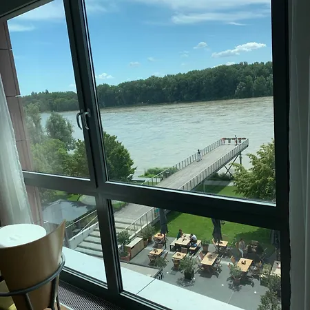 Riverview Eurovea Apartamento *